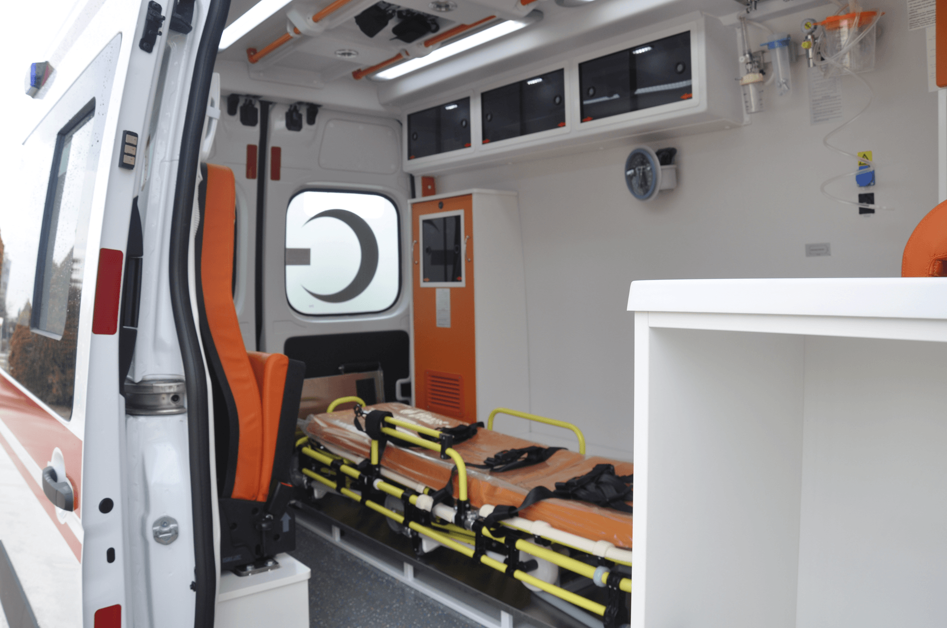 Hyundai H350 Ambulance interior 1